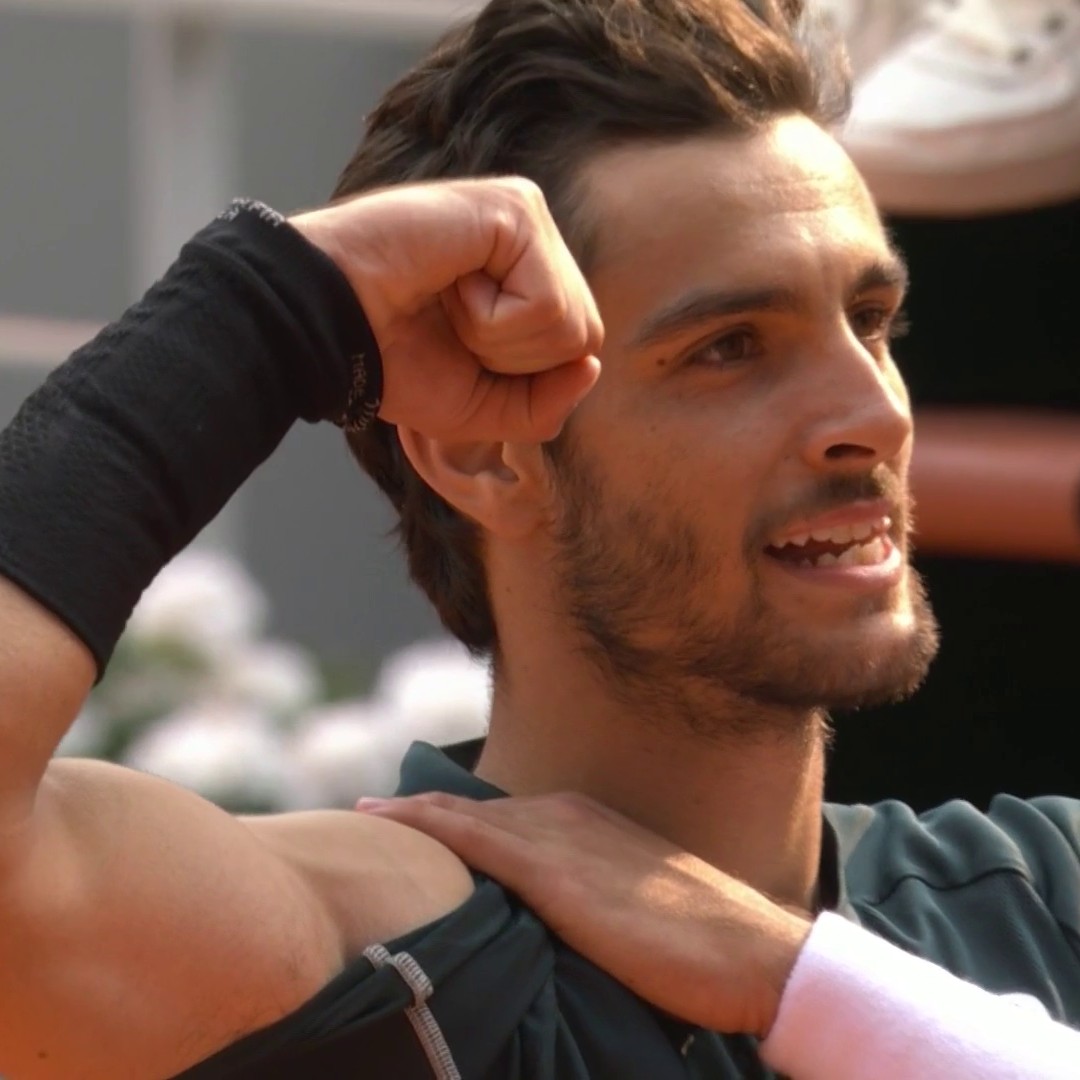 Lorenzo Musetti’s reaction after beating Tiafoe to reach his 1st Roland Garros semifinal. Big flex. 😂💪 This celebration is IT. 🇮🇹❤️