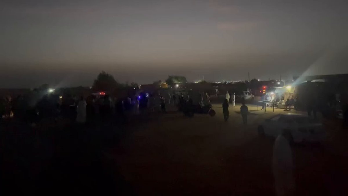 قرار اهالي مدينة وادي حلفا بعد المخاطبه الجماهيرية : تصعيد واغلاق لجميع مداخل ومخارج مدينه وادي حلفا ومعبري ارقين واشكيت حتى تتحقق جميع مطالبهم والتنسيق مع مناطق السكوت والمحس