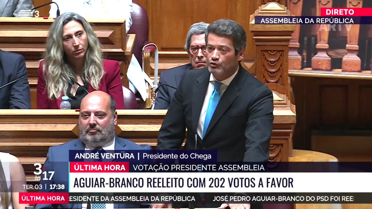 Promete acabar com a #Democracia, ir atrás de opositores, diz que a #Liberdade e Democracia foram um roubo. E isto passa sem incómodo. Que ninguém diga que não sabia o que estava para acontecer. #Ventura #Fascismo