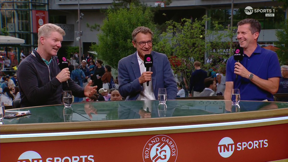 "It's one of the worst kicks I've ever seen an Italian make!" 🇮🇹 The panel weigh in on the moment which saw Lorenzo Musetti warned for unsportsmanlike conduct. #RolandGarros