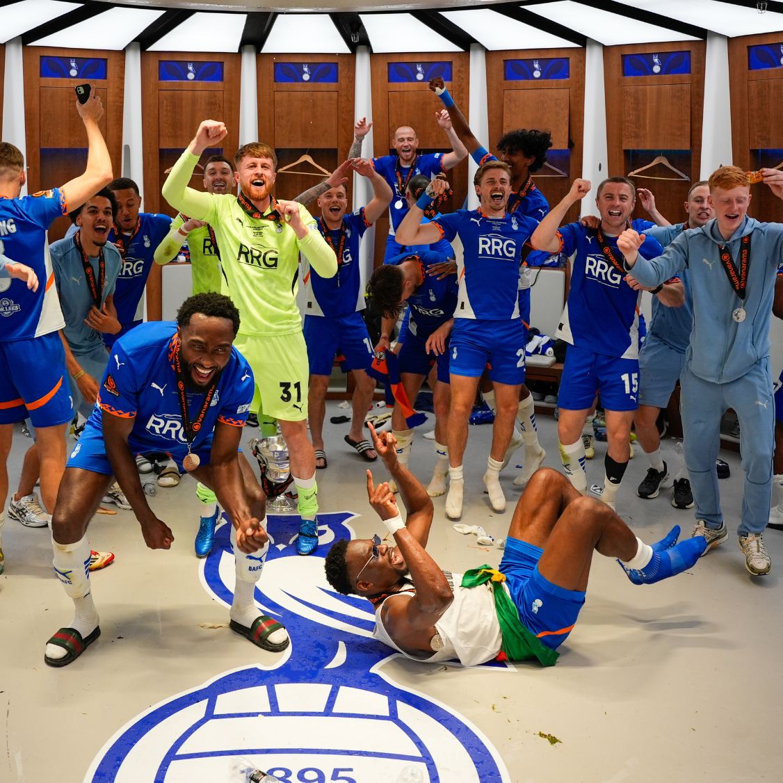 ๐
More dressing room celebrations? No worries. #oafc