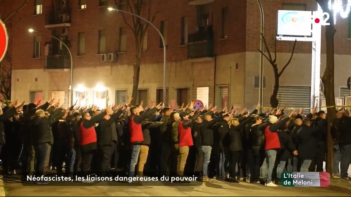 🇮🇹🔴 Néofascistes italiens : les liaisons dangereuses de Giorgia Meloni Ces organisations continuent de pratiquer le salut nazi et, chaque 7 janvier, ils se retrouvent à Rome pour rendre hommage à 3 militants d’extrême droite assassinés en 1978. #JT20h