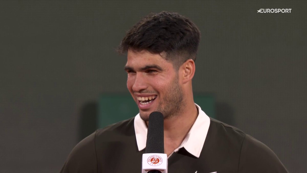 🤣 "Lo siento, pero tenía que hacer mi trabajo" 🧡 Tenemos que querer a Carlos Alcaraz, que se disculpa con el público por arrasar a Paul #RolandGarros