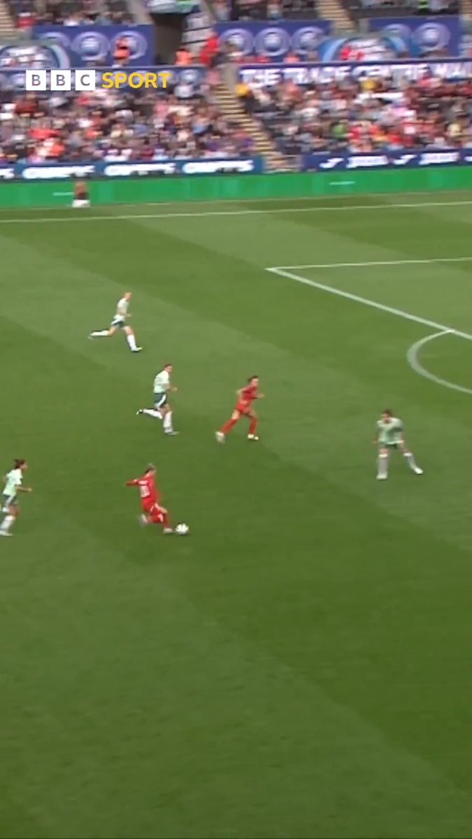 Substitute Jess Fishlock scored a superb long-range consolation goal for Wales 🏴󠁧󠁢󠁷󠁬󠁳󠁿👏