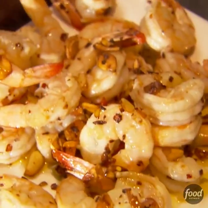 That lemon butter sauce has us wanting to lick the plate CLEAN 🤤🍋🤌 Find out for yourself why our fans love this one! Get @tylerflorence's recipe: