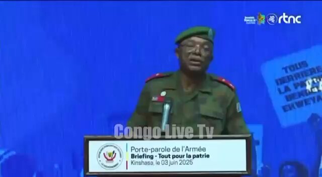 #RDC: « Si un général vous dit qu’il est célibataire, c’est qu’il veut abuser de vous. Un général célibataire n’existe pas », dit le porte-parole de l’armée. Selon ce dernier, de nombreuses veuves et orphelins qui manifestent, notamment en Ituri, « ne répondent pas aux critères » établis pour bénéficier d'une prise en charge. Il précise que pour qu'une femme et un enfant d'un militaire soient pris en compte, certaines conditions doivent être remplies. 👇