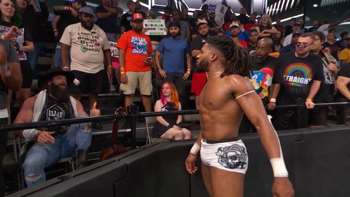 NOT LIKE THIS!!! 😡 KC Navarro and A.J. FRANCI$ 💰 just cost Mike SANTANA🇵🇷 the TNA Wrestling World Championship... #WWENXT