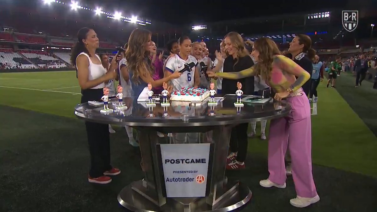 The USWNT surprised Becky Sauerbrunn with a cake ahead of her 40th birthday on Friday 🎂