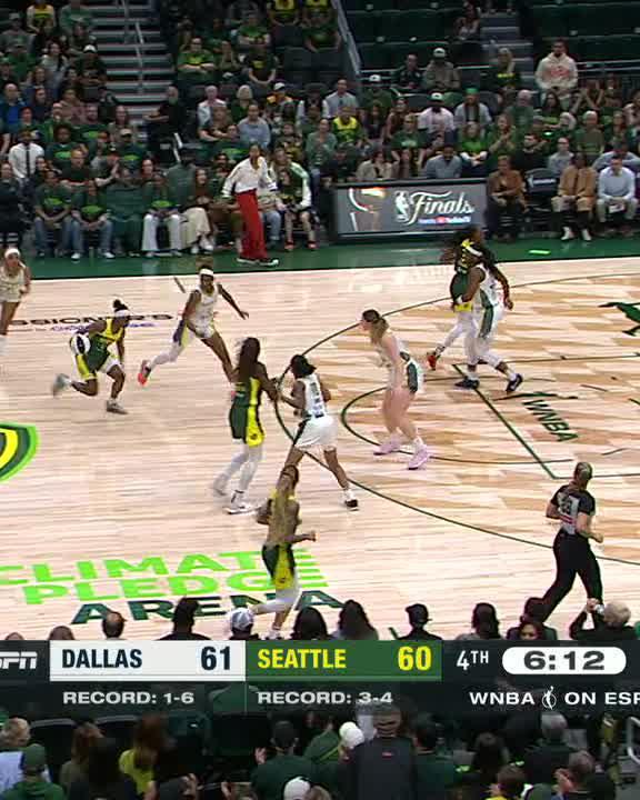 Gabby Williams from the corner 🎯 The Storm are on a 7-0 run on ESPN 🍿