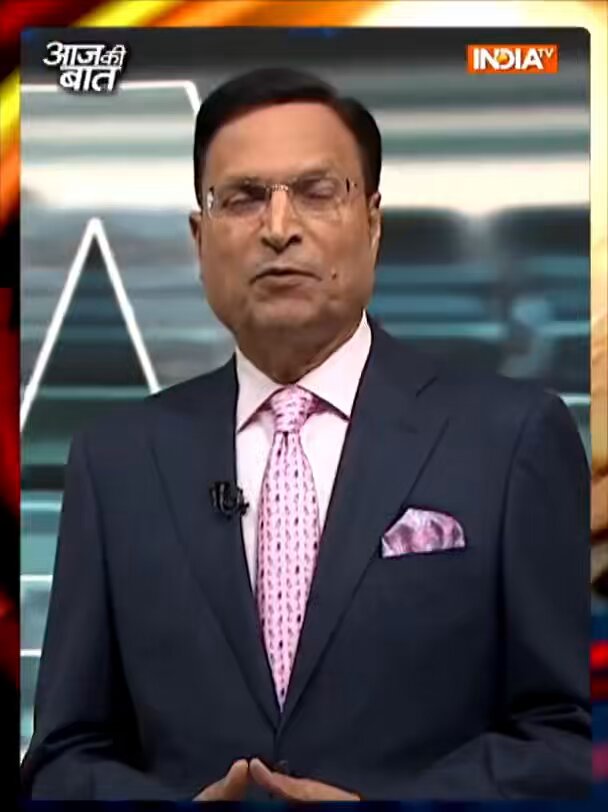 ये मोदी का दलाल मित्र रजत है LoP के ख़िलाफ़ इसकी भाषा देखो दलाल का सवाल -संसद सत्र इसलिये नहीं बुलाना चाहिए क्युकी मोदी से सवाल किए जाएँगे वहाँ तारीफ़ थोड़ी होगी ट्रम्प पर सवाल किए जाएँगे जिससे मोदी की छवि धूमिल हो देश का जवाब -आपको नही पता पर LoP सवाल पूछने के लिए ही होता है और छवि की इतनी ही फ़िक्र है तो ट्रम्प के आगे सरेंडर क्यों किया