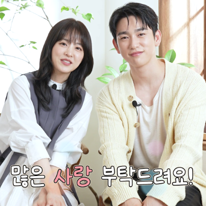 호수의 <미지 vs 미래> 맞추기👀 점수가 중요한 게 아니에요. 호수 문제 풀이 멘트가 솔직히 너무 심쿵이잖아요. 서툴러서 더 귀엽고 사랑스러운 미지와 호수의 이야기. <미지의 서울>도, 지금 넷플릭스에서. * 눌러서 크게 보기 *
