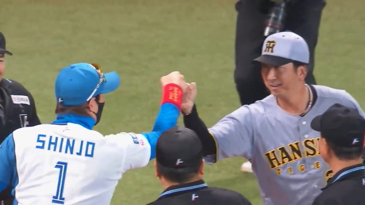 今日はグータッチ!🤜 🤛 #新庄剛志 監督& #藤川球児 監督 #lovefighters #tigers #日本生命セ・パ交流戦2025 #交流戦 #セ・パ交流戦 👇ライブ配信はこちら
