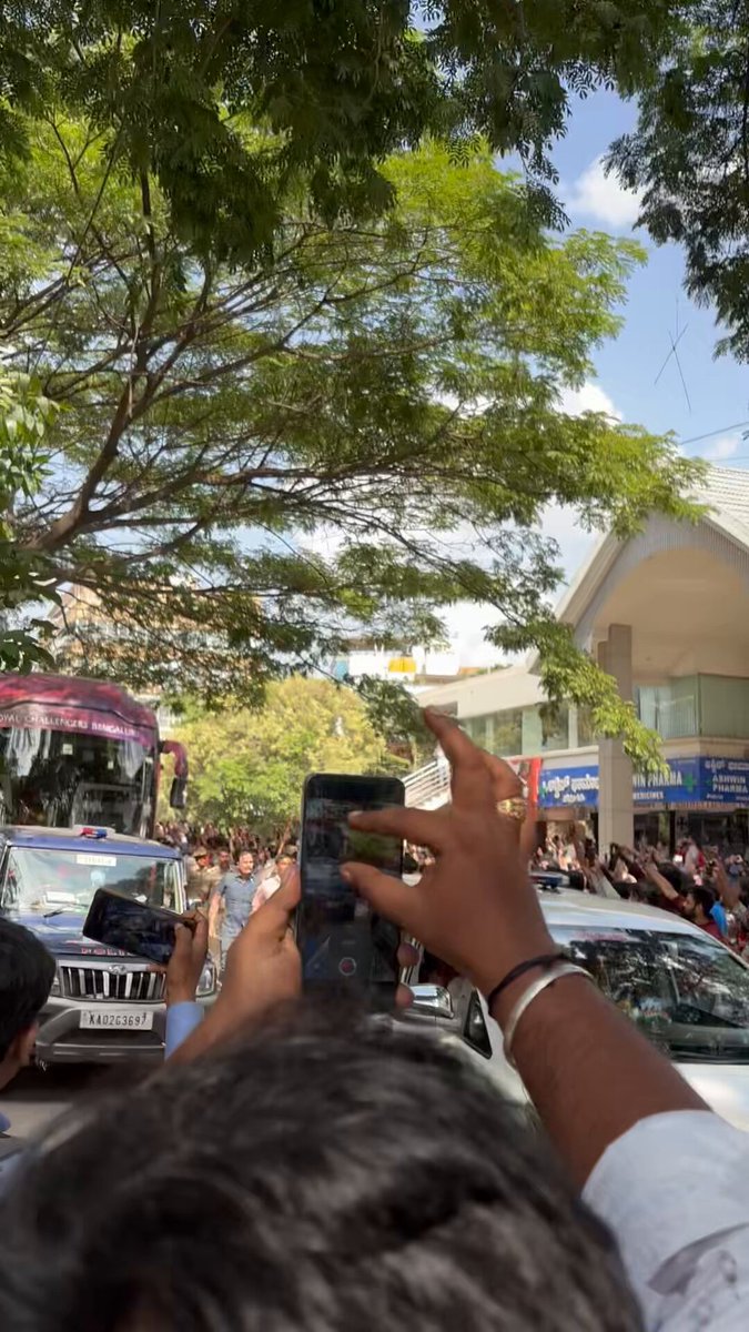 virat kohli literally crossed my house holding the trophy in his hand😭😭😭