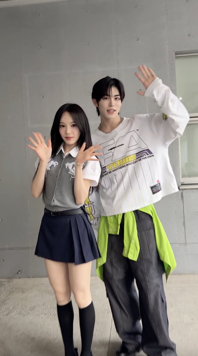 #izna #유사랑 선배님의 오늘 하루는 Vacation! FREEZE - 🧊 #민제 #Minje #이즈나 #RYUSARANG #KickFlip #킥플립 #Kick_Out_Flip_Now #FREEZE izna
