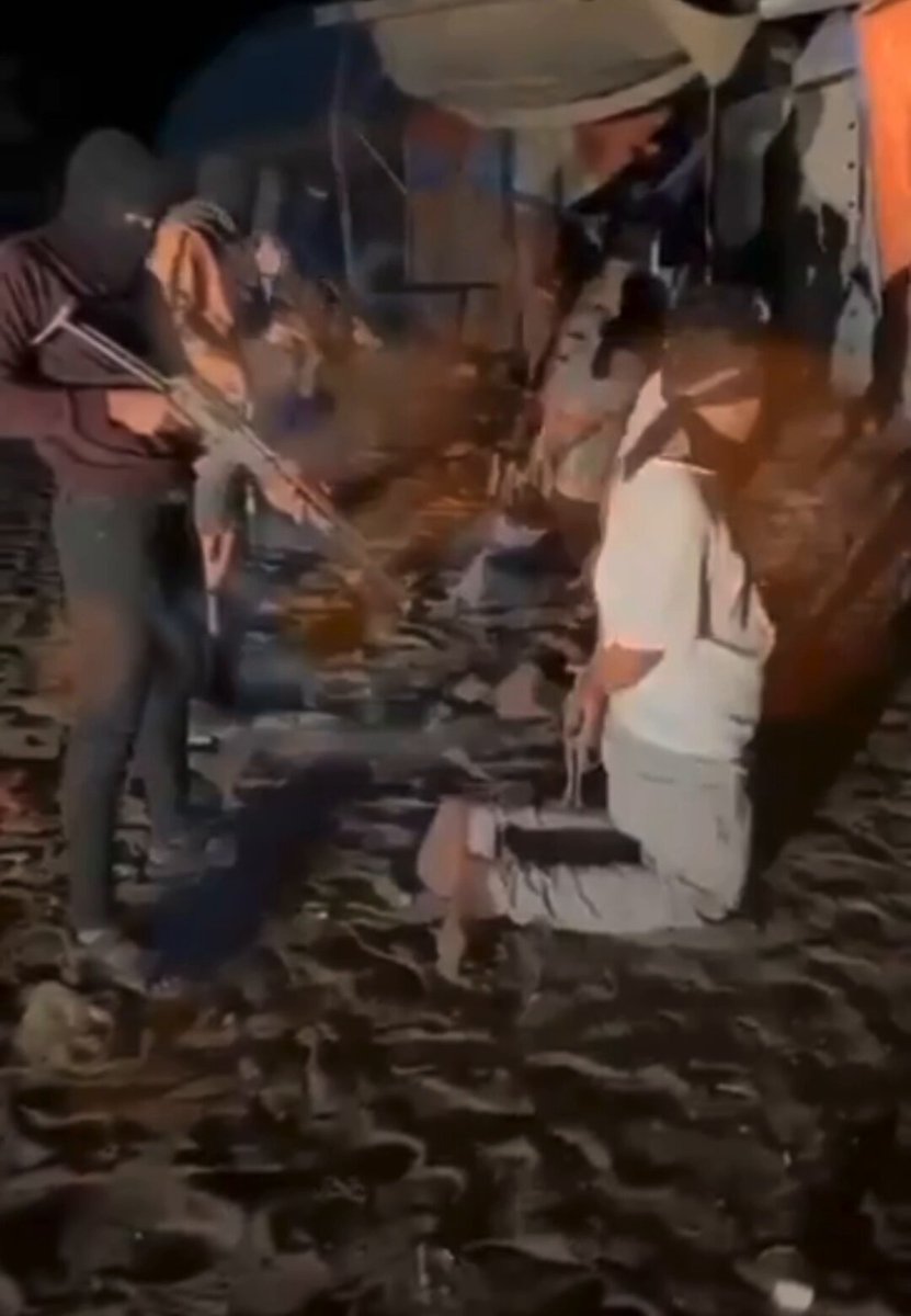 Hamas đang trong những ngày cuối cùng. Hãy xem cách họ cố gắng ngăn cản người Palestine đến các trung tâm phân phối thực phẩm—và cách họ trừng phạt bất kỳ ai dám thách thức họ. 👀