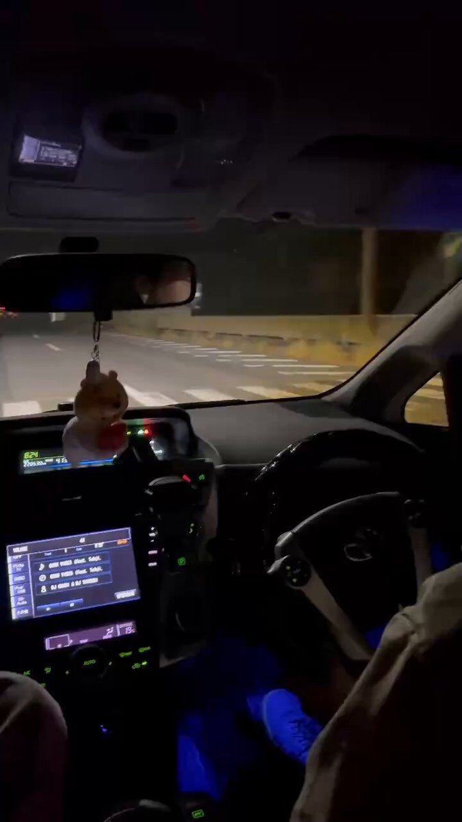 陽キャ(笑）さん、道路の真ん中で クソショボダンスを踊ってしまうｗｗｗｗｗｗ