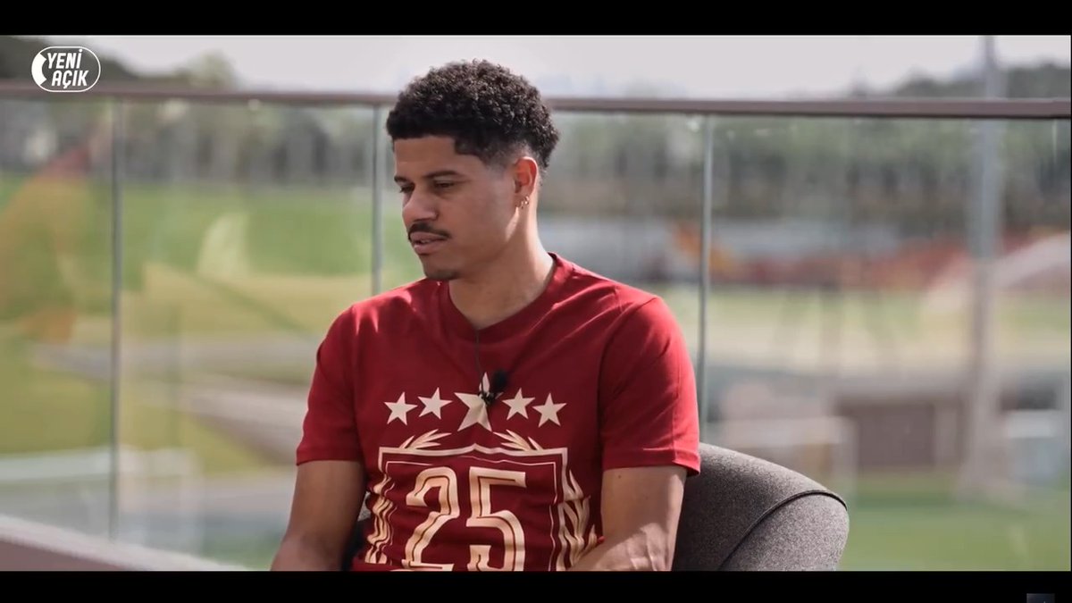 Gabriel Sara: "Galatasaray'a gelmeden önce Premier Lig'den de teklifler vardı fakat Okan Buruk bana buradaki projeyi anlattıktan sonra, Şampiyonlar Ligi'nden, Avrupa Ligi'ni kazanmaktan bahsettikten sonra kolay ikna oldum."