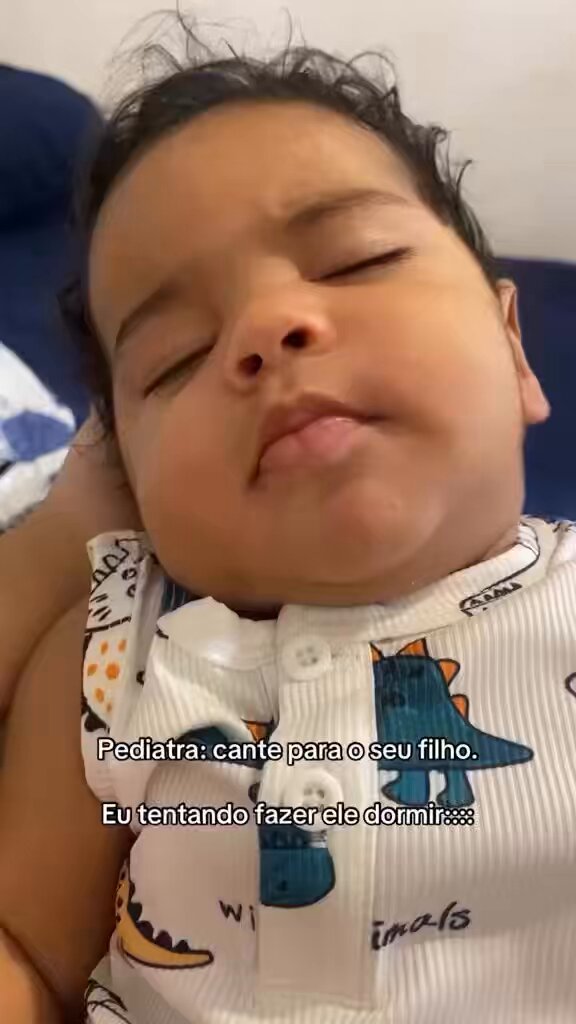 A criança: “valha minha nossa senhora, quem é essa maluca?” 😂