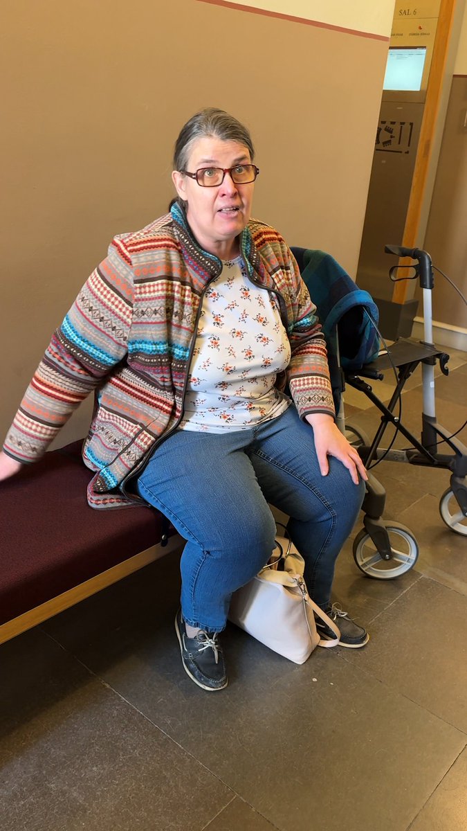 Vänsterextrema AFA har en lång historia av att inte dra sig för att ge sig på barn. I SVT:s Uppdrag granskning visade journalisten Janne Josefsson hur de kastade in en sten i ett barns sovrum, efter att ha pekat ut fadern som ”högerextremist”. Nyligen dömdes dessutom Salka Sandén – grundare av AFA Göteborg – för att ha misshandlat en 8-årig pojke, något som uppdagades kort efter att hon anställts som lärarvikarie. När jag frågade Sandén om hennes fundamentalistiska världsbild kan ha legat till grund för utbrottet blev hon upprörd och hävdade att det ”inte hade med varandra att göra”. ▹ Se hela reportaget här: