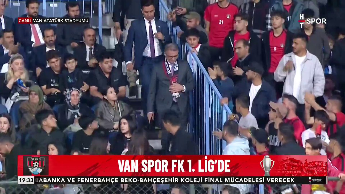 Van Valisi ve Van Büyükşehir Belediyesi Kayyımı Ozan Balcı Vanspor’un şampiyonluk kutlamalarında konuştu .