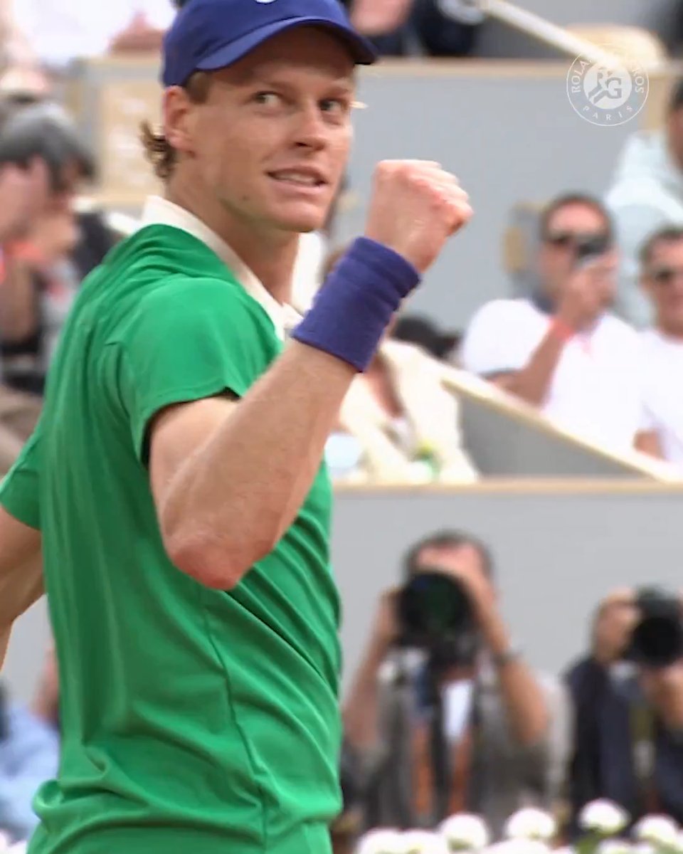 UNSTOPPABLE 🔥 Sinner drops just six games 🆚 Bublik and books his ticket to the #RolandGarros semifinals! 🤌🇮🇹