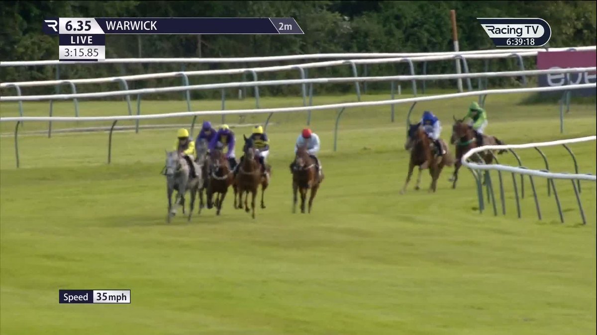 Jefe Triunfo and Freddie Gordon deny the warm favourite Ice In The Veins in the Newton LDP Maiden Hurdle, after a fluent jump at the last - a pleasing win for trainer Chris Gordon Racing ✅