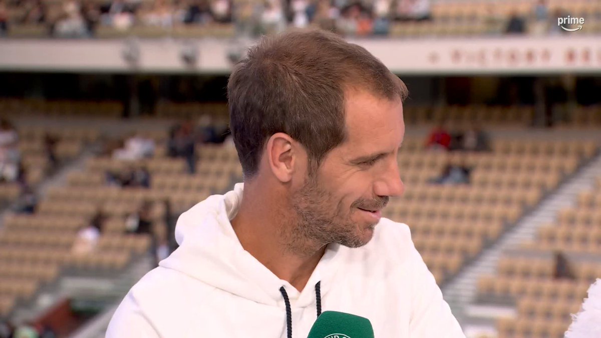 🥹 Fichue poussière dans l'œil ! ❤️ L'émotion de Marion Bartoli au moment de rendre hommage à son ami Richard Gasquet. #RolandGarros