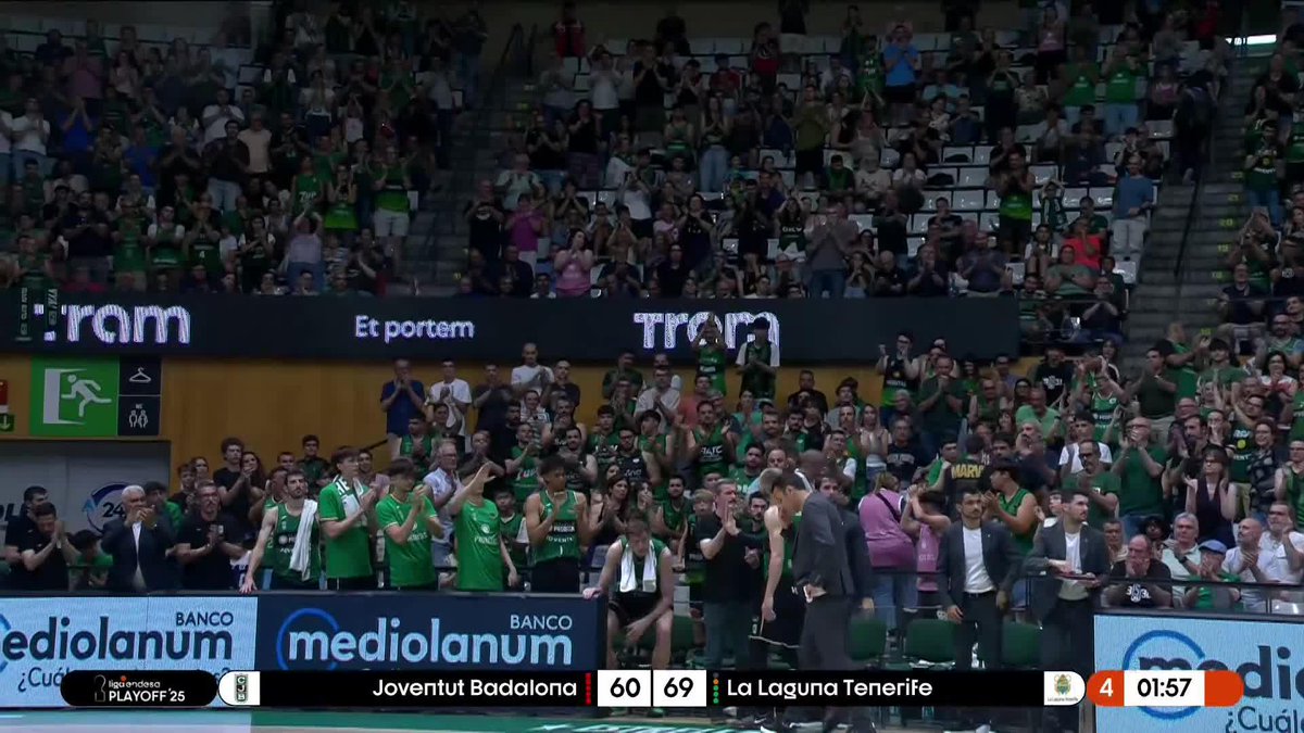 🥺 ¡La OVACIÓN del Olímpic a PAU RIBAS! Pueden haber sido los últimos minutos de Pau Ribas ©️ con Club Joventut Badalona ante su afición, y creo que ninguno estamos preparados para esto. 📺 Basket en Movistar Plus+ | #ConectaConTuPasión #PlayoffLigaEndesa