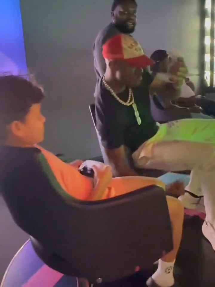 🎮 Victor Osimhen, EAFC oyununda da Galatasaray'ı seçip kendisiyle gol atıyor.