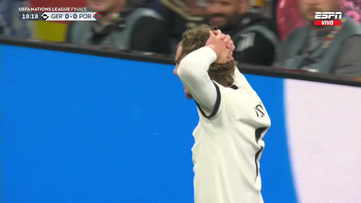 "Diogo Costa" Por esta atajada que hizo en el partido de Portugal ante Alemania por las semifinales de la UEFA Nations League. Mirá la tapada que hizo, está atajando todo el portugués hijo de re mil puta.