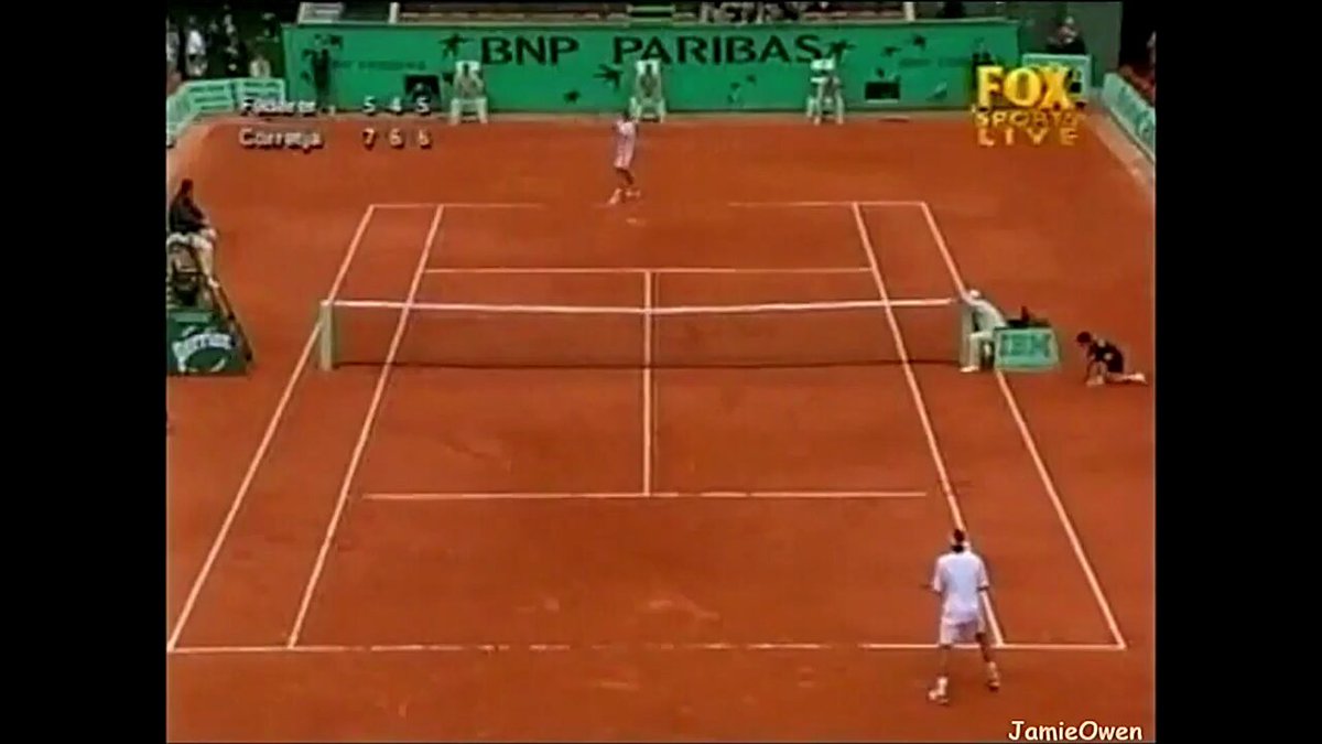 2001 French Open QF: (13)Alex Corretja def. Roger Federer 7-5, 6-4, 7-5 Corretja, the 1998 finalist, was playing his 4th straight French Open QF and made his 2nd SF in Paris. He would make the final. This was the 1st major QF of Federer's career. 📽️: JOTennisVid