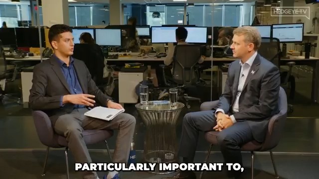 BRINGING ENTERPRISES ON-CHAIN 🏛️ In today’s live chat with Gregg Bell (Chief Business Officer, Hedera Foundation), we dove into: 🚀 Tokenizing real-world assets 🤖 The AI x crypto frontier 🏗️ How Hedera is powering these use cases Watch the clip 👇 #Crypto #Hedera #Tokenization #RWA #HBAR #AI