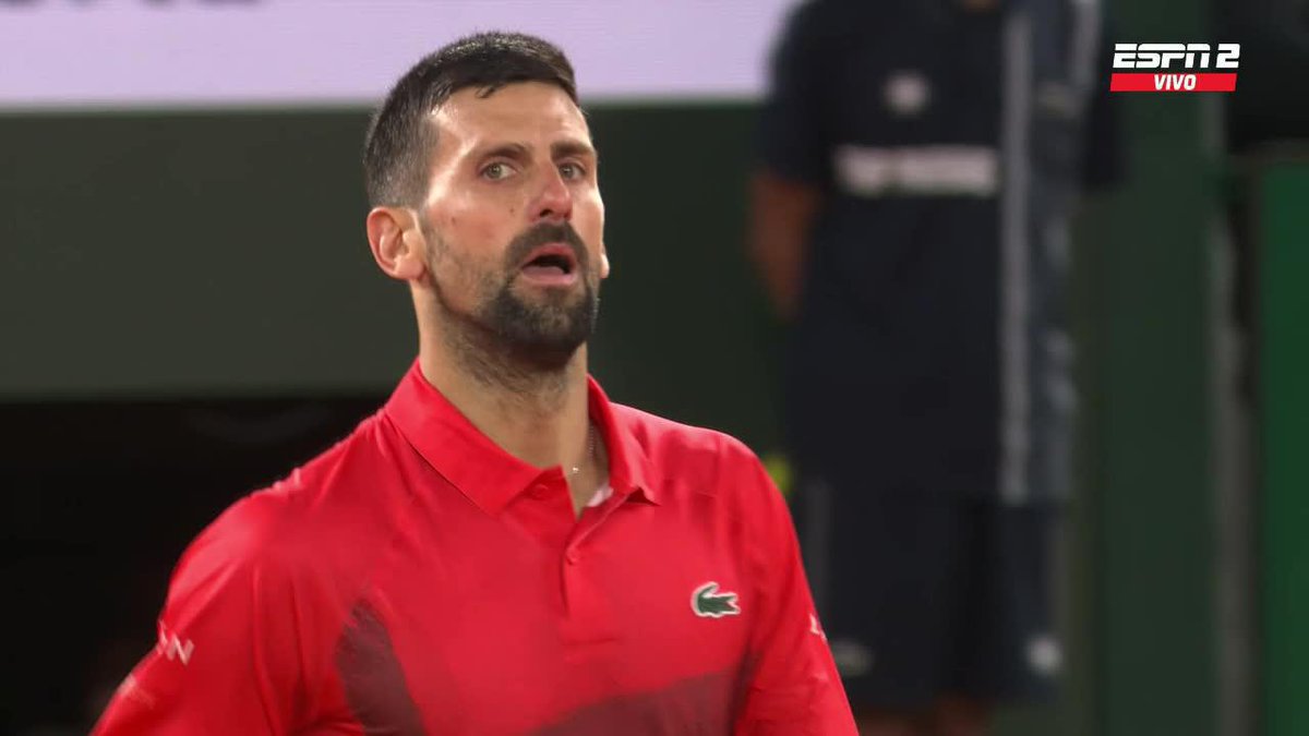 ¡ESTO ES CINE! 🎬🍿 Dirigido por: Novak Djokovic 📺 Mirá nuestros partidos de #RolandGarros en #DisneyPlus.