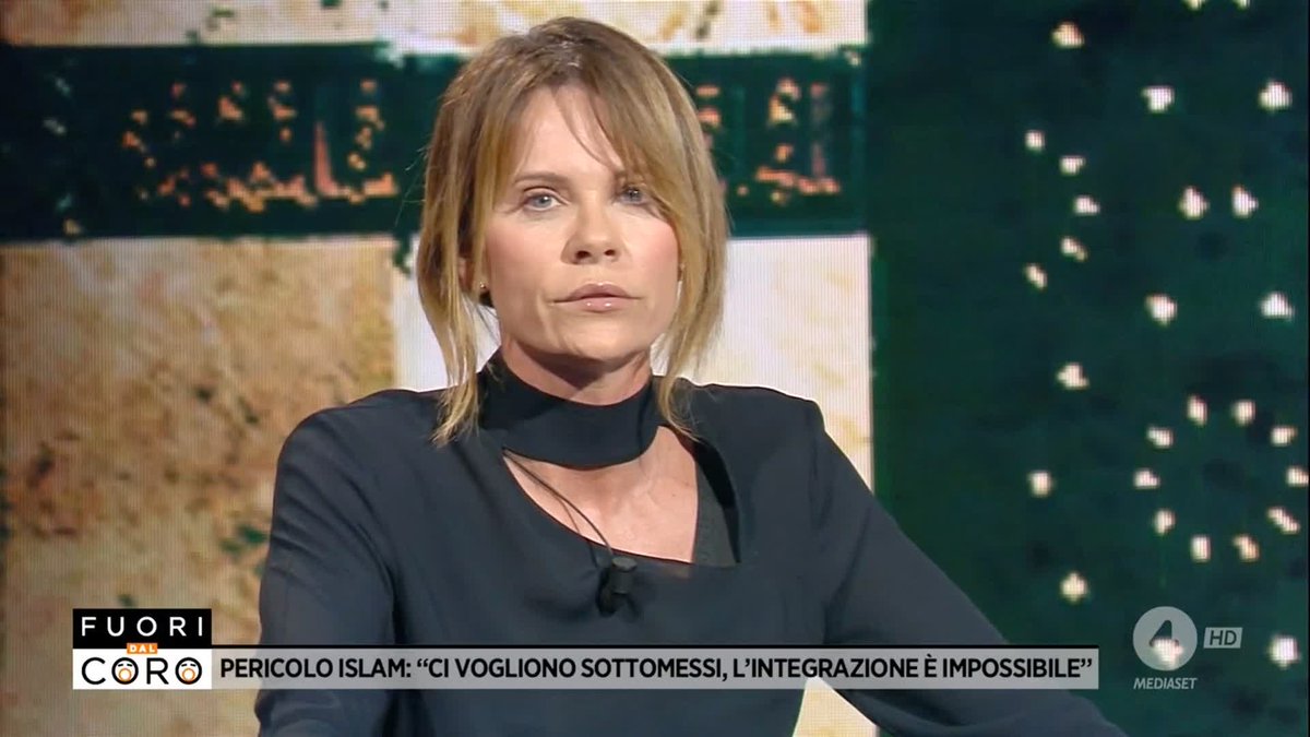"No al fare incontrare i nostri ragazzi con gli Alpini e i Bersaglieri, rinnegando i nostri valori e la nostra cultura, ma poi si accetta che li si porti nelle moschee". Il commento di Hoara Borselli a #Fuoridalcoro