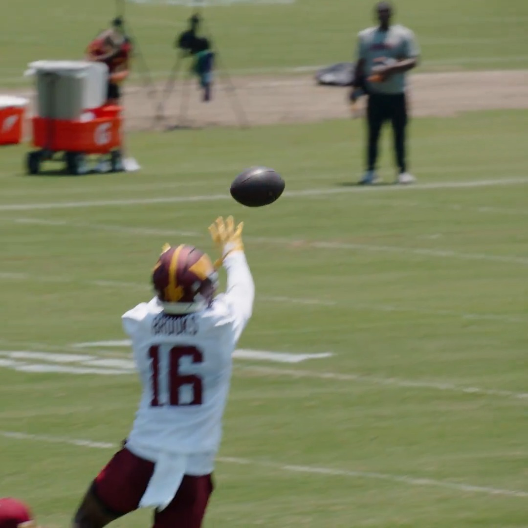 Jayden Daniels throwing a DOT to WR Ja’Corey Brooks has Deebo Samuel amazed 😂🎯 (🎥:Washington Commanders)
