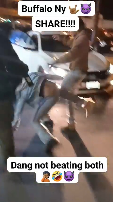 I never seen somebody get knee’d in the🍑 before! this is wild 😭😭😂