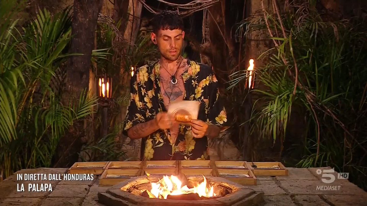 "Fin quando ci sarà anche solo una donna vittima di violenza o femminicidio, per me se ne deve sempre parlare" Jey nomina Jasmin. #Isola