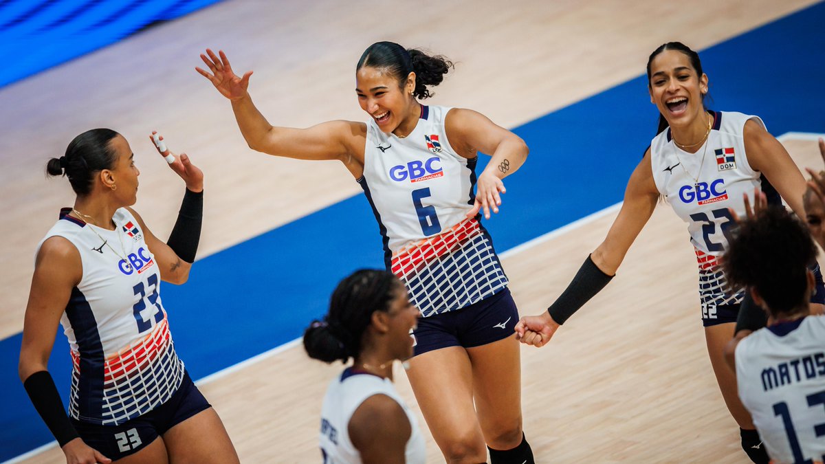 What a debut for LAS REINAS DEL CARIBE 🇩🇴🔥 After more than two hours of incredible volleyball, they took the win in the tie-break vs SERBIA — a performance full of pure passion. 💥🏐 Final score: 🇩🇴 3–2 🇷🇸 Catch the action on VBTV App. #BePartOfTheGame #Volleyball