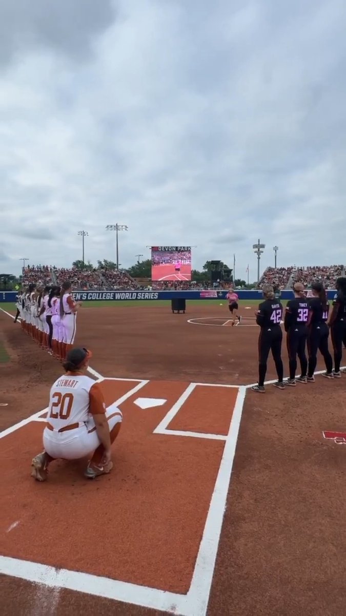 First pitch thrown by Kari Gossvener - an American Cancer Society volunteer who was diagnosed with stage 4 ovarian cancer in 2023 and is now in remission 🩵 #WCWS