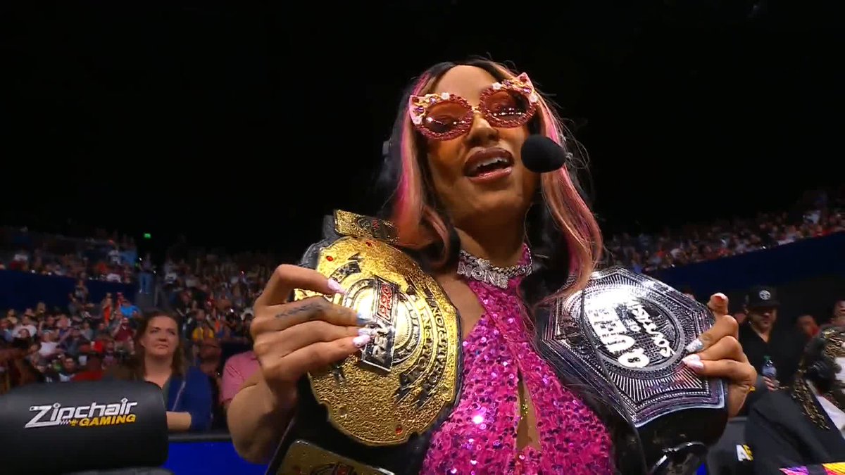 The CEO Mercedes Moné Varnado brought her own table to do commentary ringside?! Watch #AEWFyterFest LIVE on TBS & MAX
