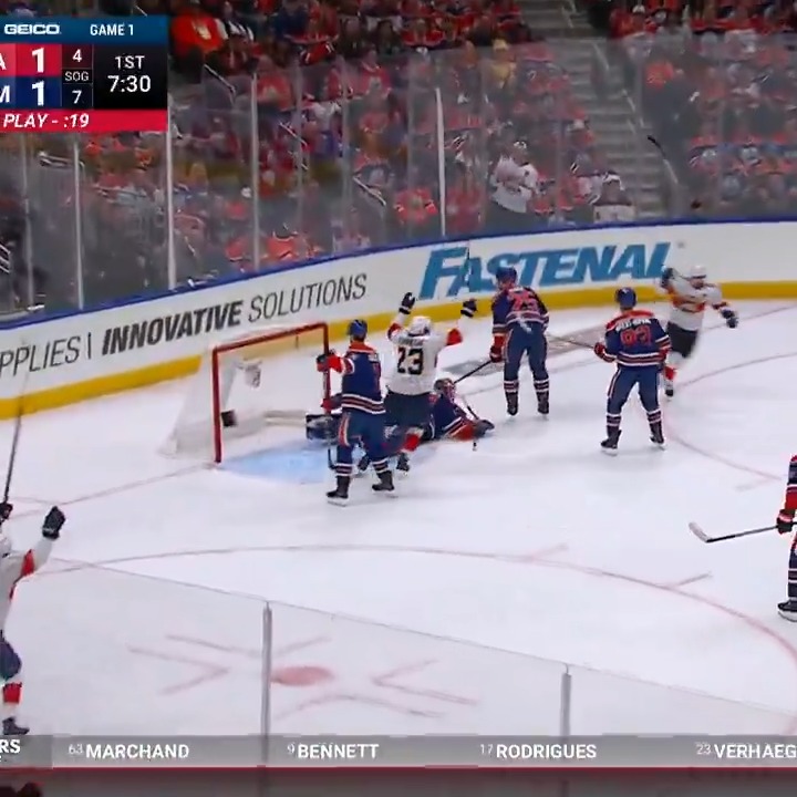 THE PANTHERS ANSWER BACK 👀 Two goals in 1:41 gives the Florida Panthers a 2-1 lead! #StanleyCup 🇺🇸: NHLonTNT &amp; HBO Max Sports ➡️ 🇨🇦: Sportsnet or stream on Sportsnet+ ➡️