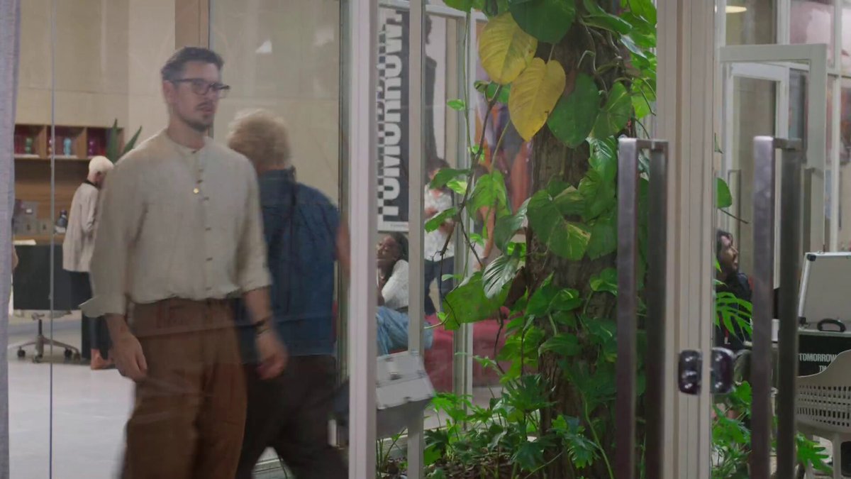 A Solange largou o emprego em Barcelona, ganhando mais, para voltar a ser capacho da Miranda Presley do Papo de Segunda… Enquanto isso o Renato vai curtir seu burnout lá em Nova York #ValeTudo