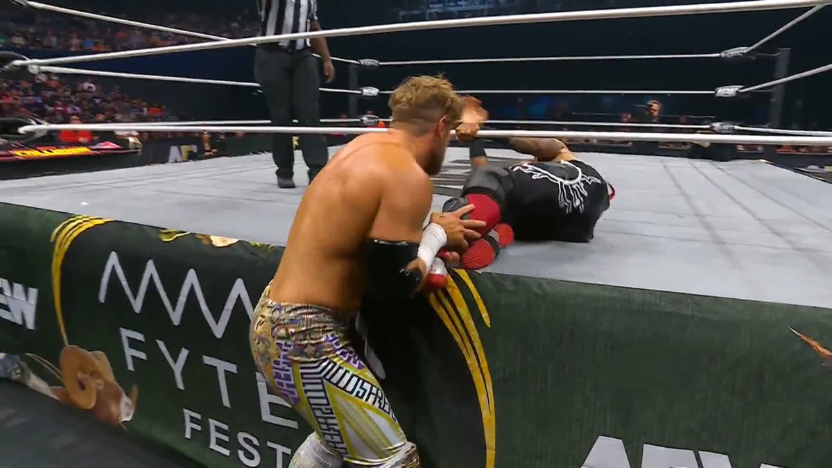 Like a missile, @IAmLioRush hits Will Ospreay โข ใฆใฃใซใปใชในใใฌใค hard! Watch #AEWFyterFest LIVE on TBS & MAX
