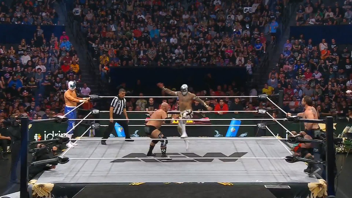 FTR might be starting to regret accepting this match with Atlantis CMLL + TEMPLARIO CMLL! Watch #AEWFyterFest LIVE on TBS & MAX