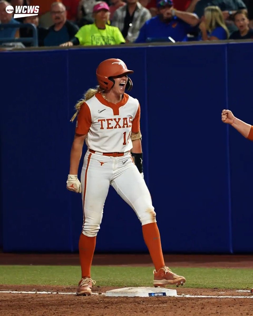 Talk about clutch hitting 🔥 Reese Atwood #WCWS x Texas Softball