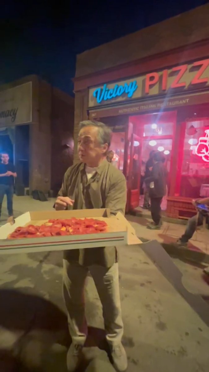 While filming for the new Karate Kid, Jackie Chan paused filming to personally hand out pizza to the crew 🍕