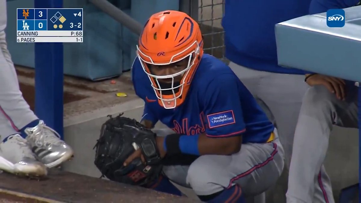Even on the bench, Luisangel Acuña is LOCKED IN 😂