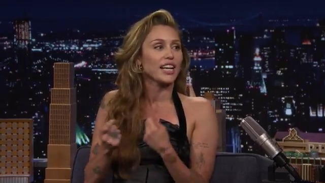 “I knew that this was the path that I was meant to be journeying on right now.” -Miley Cyrus on writing her new album Something Beautiful 🖤 #MileyOnFallon #FallonTonight