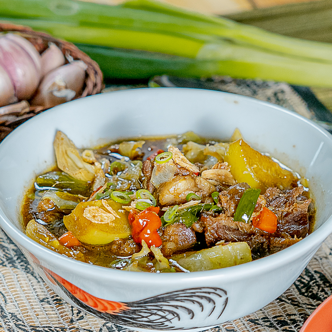 Resep tongseng daging kambing yang dimasak tanpa santan. Tips: kalau mau dagingnya lebih empuk, bisa menggunakan presto. Atau bisa juga dimarinasi sebelumnya dengan nanas/bungkus dengan daun pepaya.