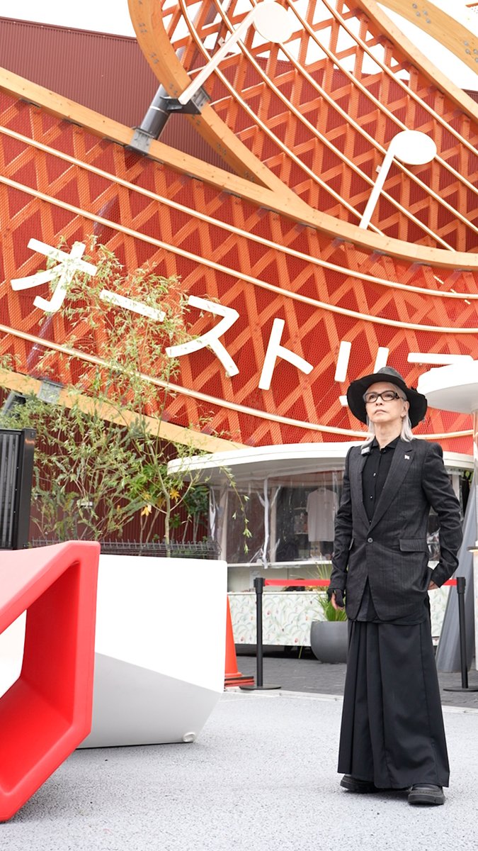 HYDEさんがオーストリアパビリオンを訪問🎵 クラシック音楽の歴史から現代・未来までを体感できる映像をじっくりご覧になりました✨ カフェでは、6/8まで楽しめるHYDEさんとのコラボメニューも🍽 みなさんもぜひオーストリアパビリオンで素敵な体験をしてみてください🌟 Hyde #EXPO2025